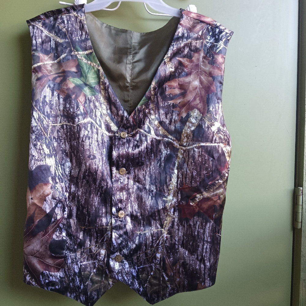 Camo polyester button up vest